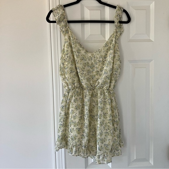 Sadie & Sage Floral Romper (XL) - Picture 4 of 9